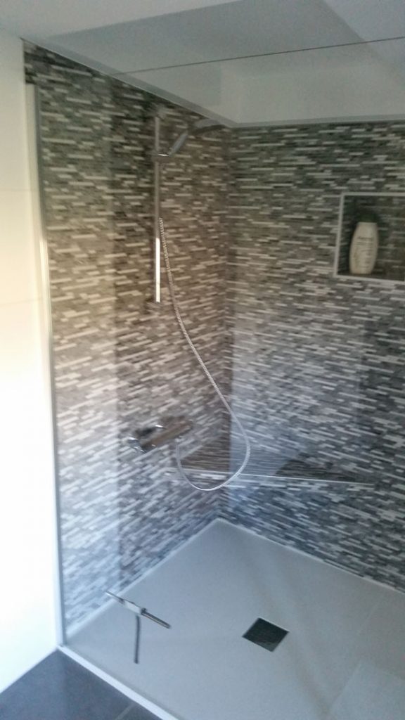 mur bac et paroi de douche