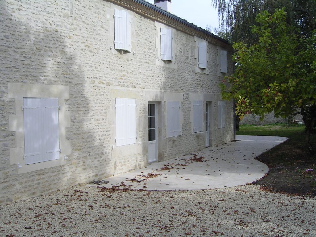 extérieur de la maison en pierres