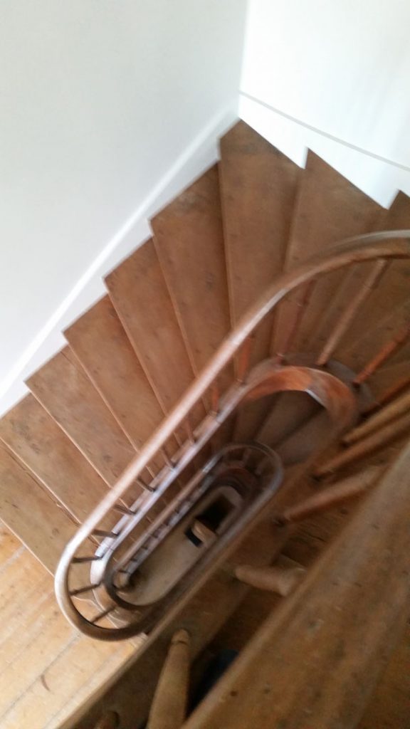 escalier en bois vu d'en haut